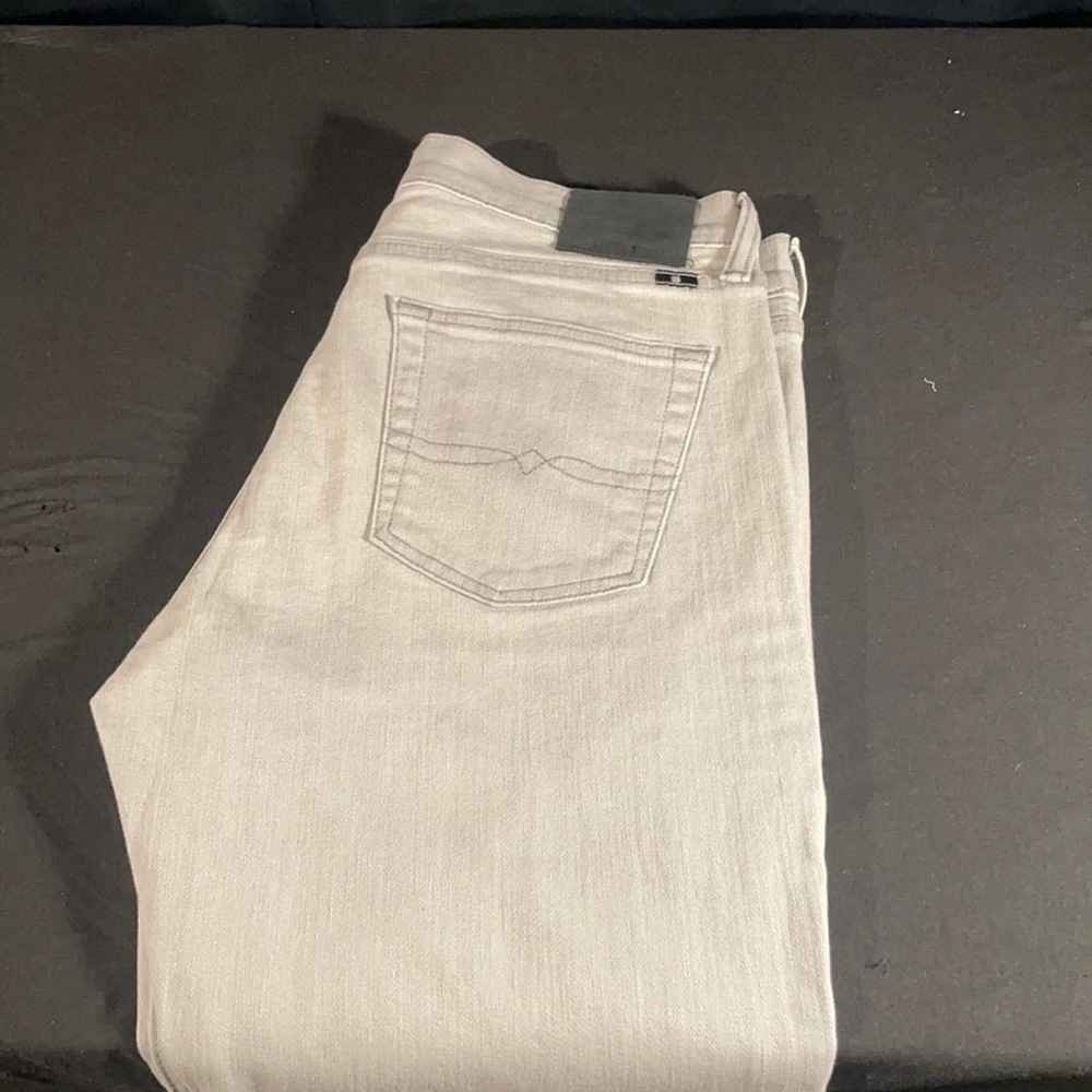 Lucky 76 Slough Skinny